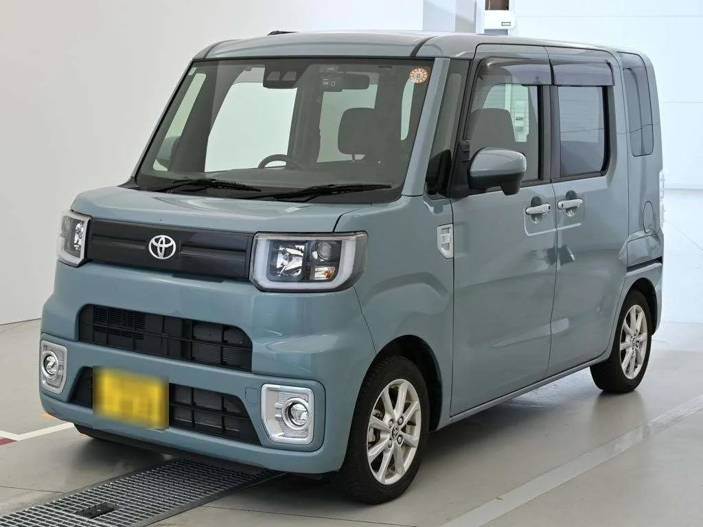 Toyota Pixis Mega LA700A 2022
